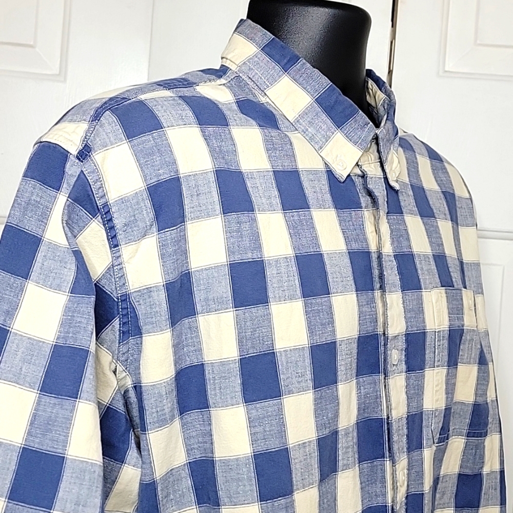 LL Bean Traditional Fit Chambray Shirt Size XL Blue and White - Picture 4 of 6